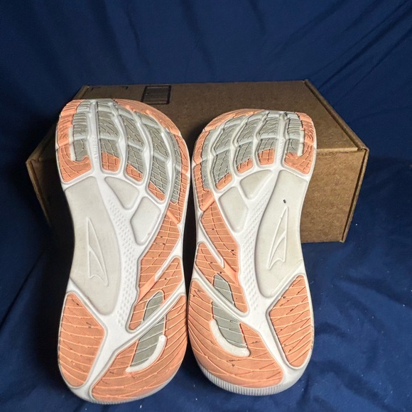 Altra Women's White Running Shoes - Picture 4 of 5